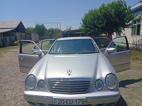 Mercedes E 240