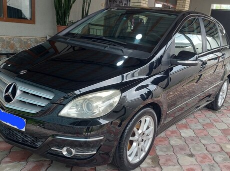 Mercedes B 180