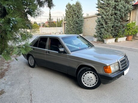 Mercedes 190