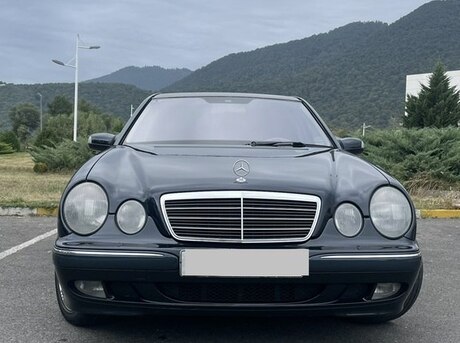 Mercedes E 200