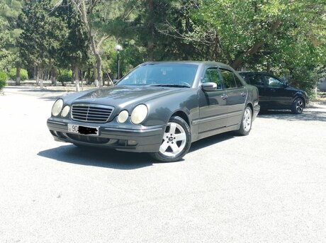 Mercedes E 240