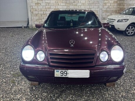 Mercedes E 230