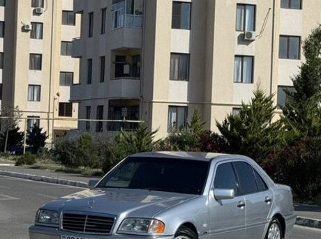 Mercedes C 200