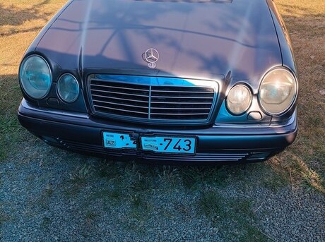 Mercedes E 240