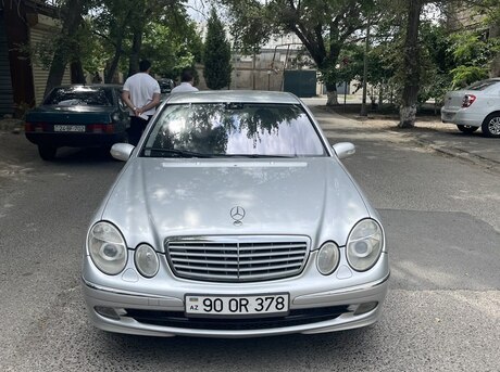 Mercedes E 220