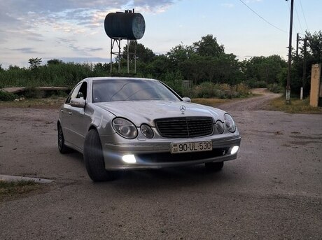 Mercedes E 220