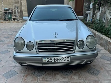Mercedes E 200