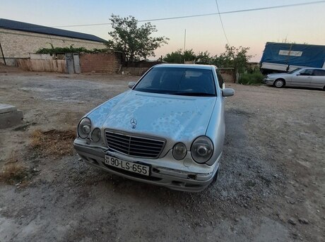 Mercedes E 200