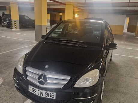 Mercedes B 180