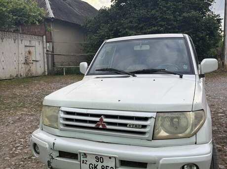 Mitsubishi Pajero io