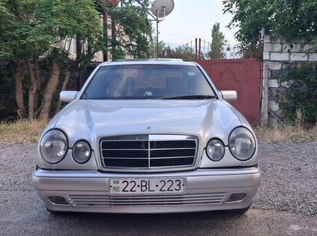 Mercedes E 230