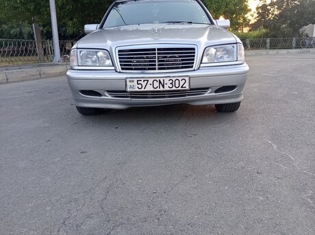 Mercedes C 200
