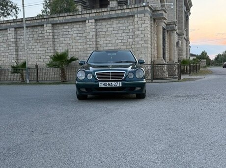Mercedes E 240