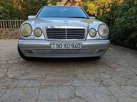 Mercedes E 240