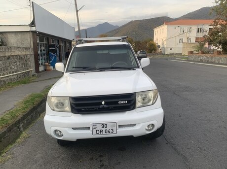 Mitsubishi Pajero io