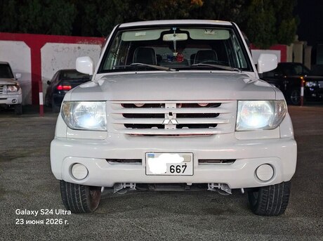 Mitsubishi Pajero io