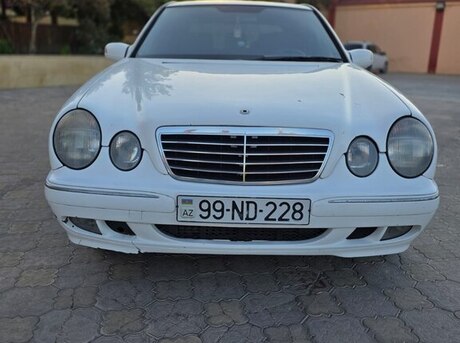 Mercedes E 220