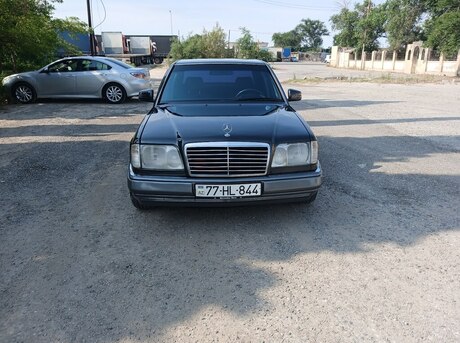 Mercedes 220 E
