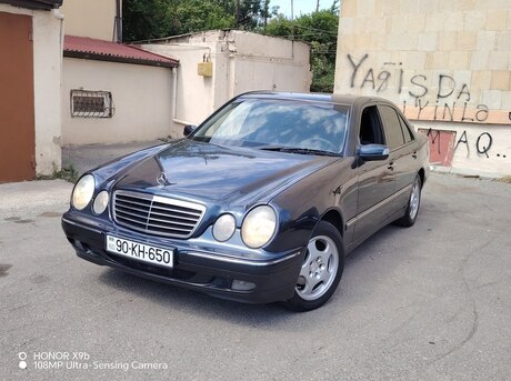 Mercedes E 240