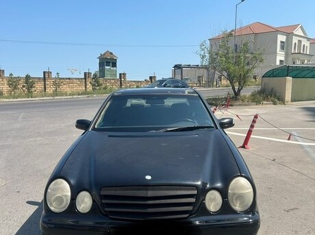 Mercedes E 220