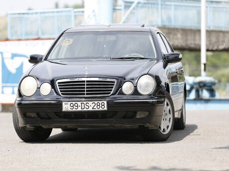 Mercedes E 240