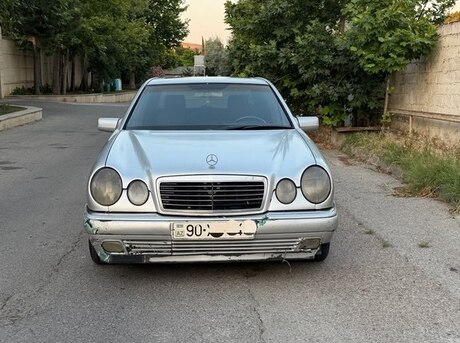 Mercedes E 220