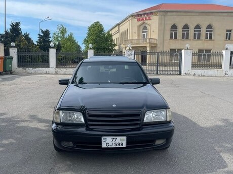 Mercedes C 200