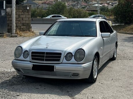 Mercedes E 200