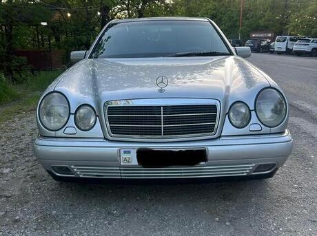 Mercedes E 240