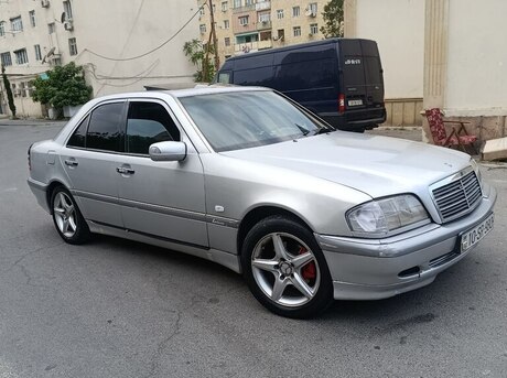 Mercedes C 200