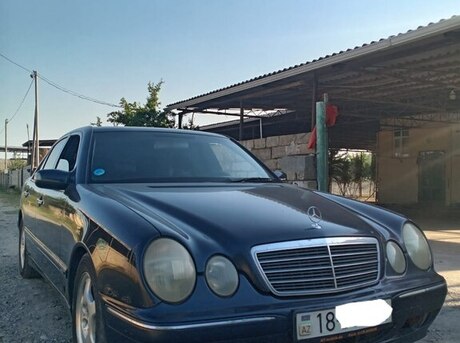 Mercedes E 240
