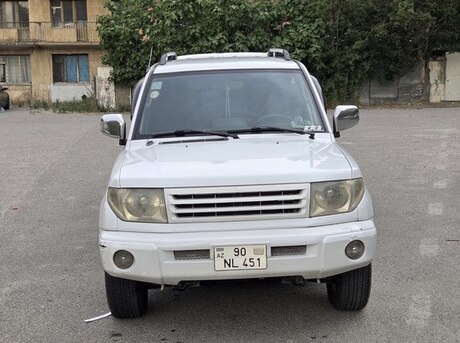 Mitsubishi Pajero io