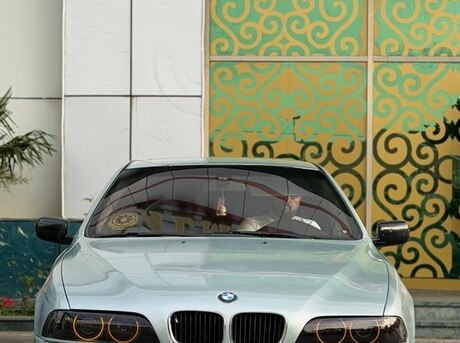BMW 523