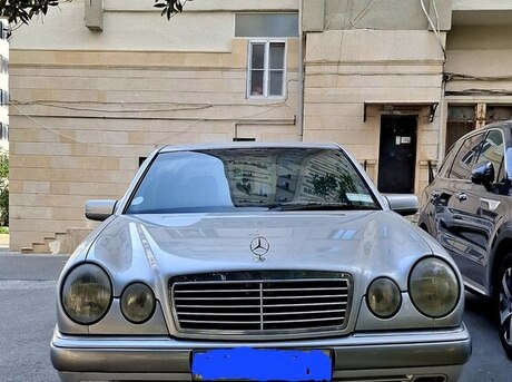 Mercedes E 230