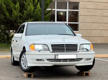 Mercedes C 200