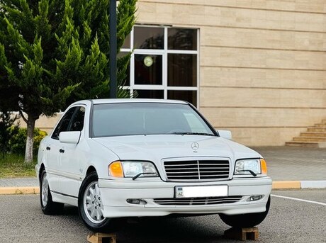 Mercedes C 200