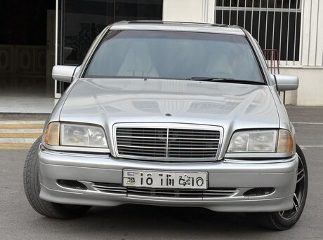 Mercedes C 200