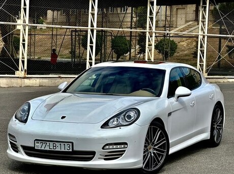 Porsche Panamera 4