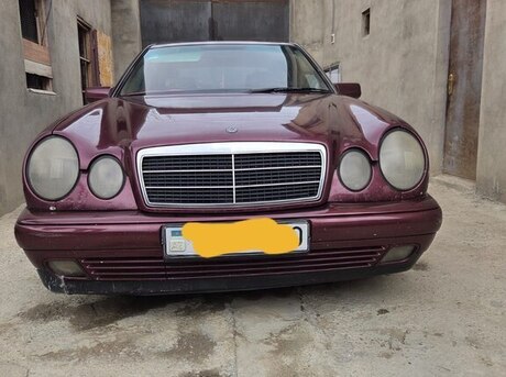 Mercedes E 200