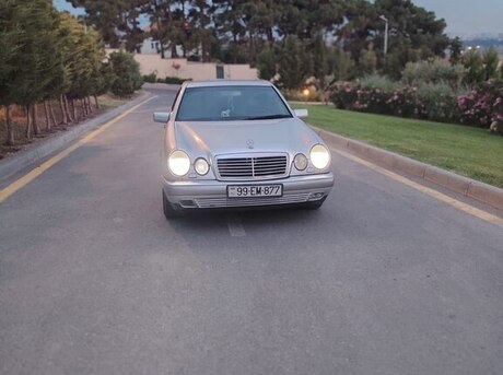 Mercedes E 240