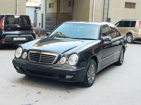 Mercedes E 240