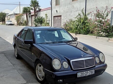 Mercedes E 240