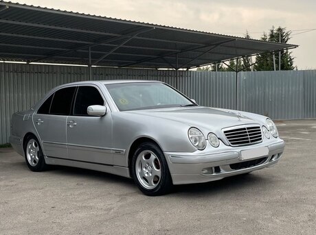 Mercedes E 220