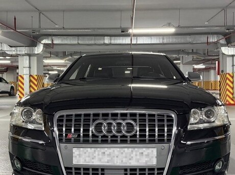 Audi S8