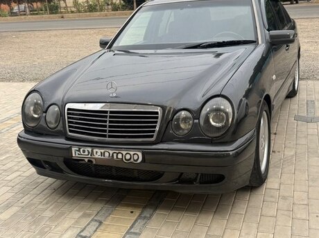 Mercedes E 200