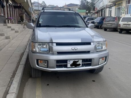 Infiniti QX4