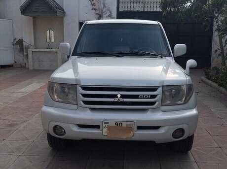 Mitsubishi Pajero io
