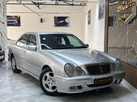 Mercedes E 220