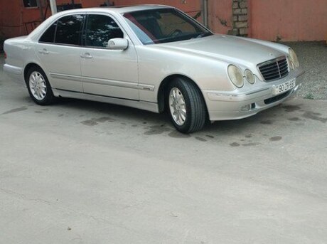 Mercedes E 200
