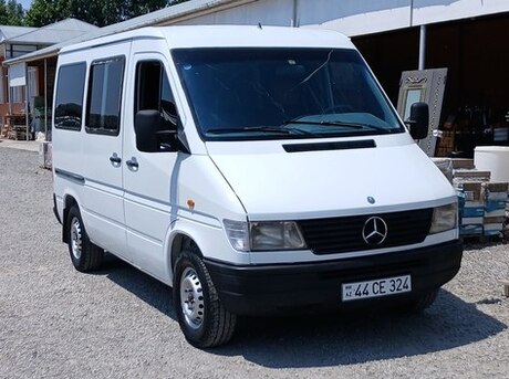 Mercedes Sprinter 208